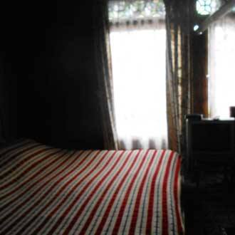 Young Sabeena Houseboat, Srinagar 4